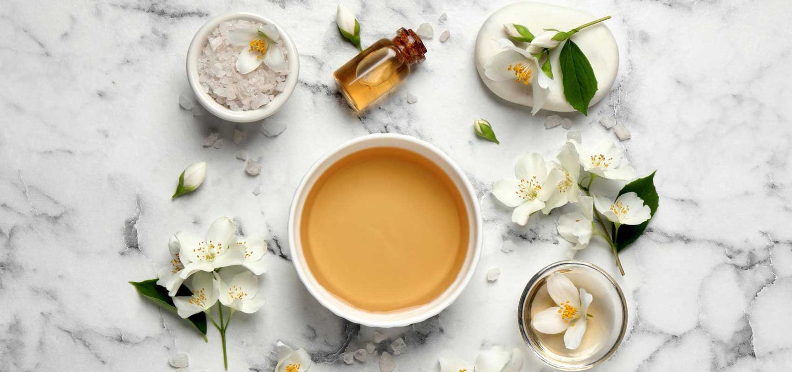 Natural jasmine oil applications in jasmine tea, perfume and cosmetic formulations